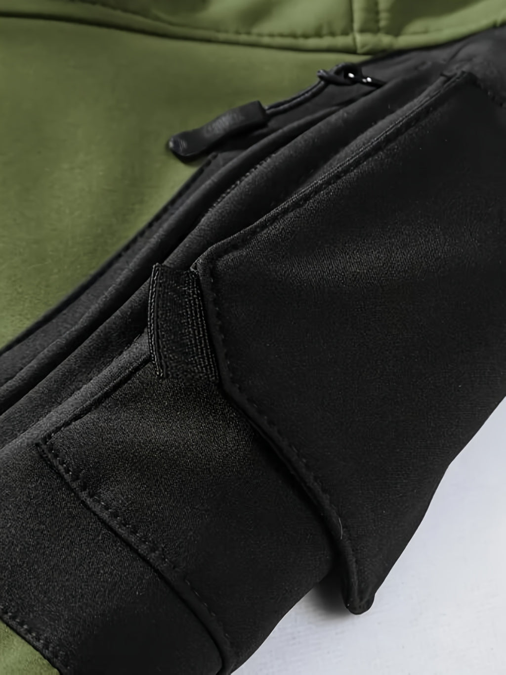 CHAQUETA TACTICA CON CAPUCHA