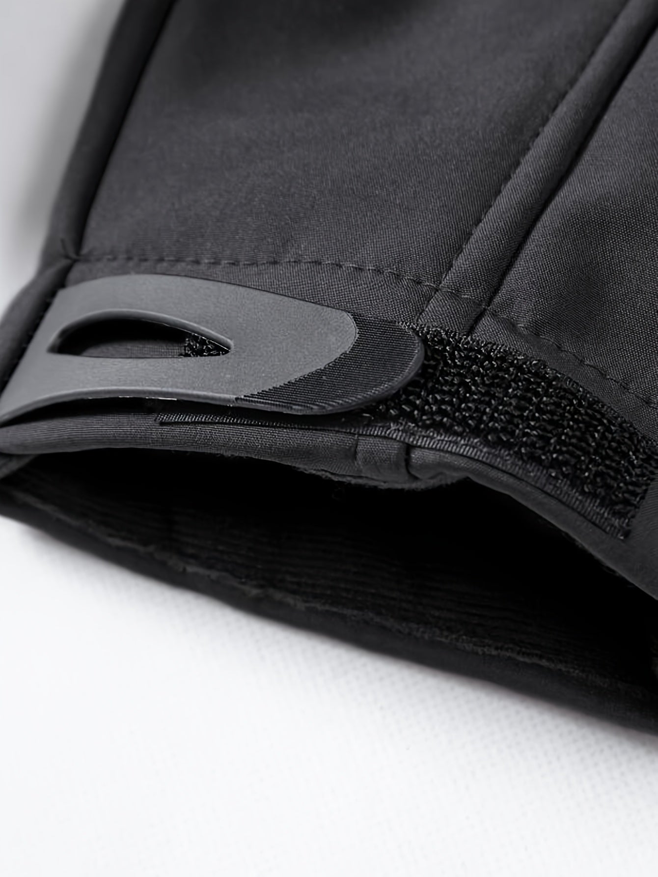 CHAQUETA TACTICA CON CAPUCHA